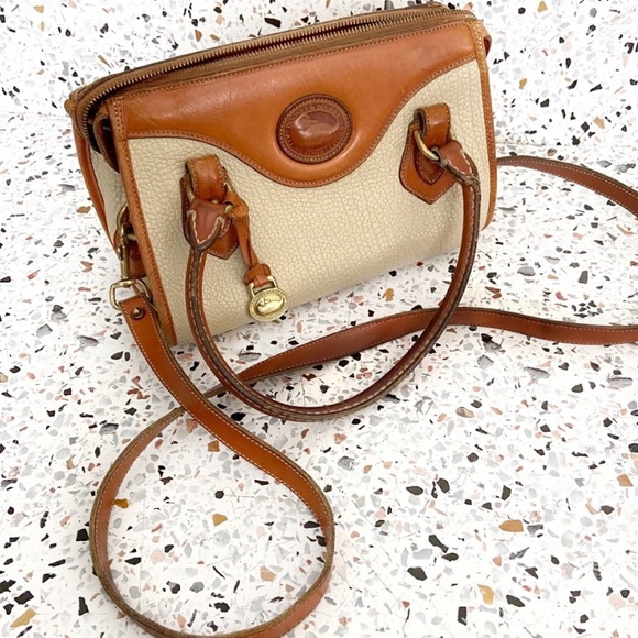 Dooney & Bourke Handbags - DOONEY & BOURKE | VINTAGE Leather Cream Purse